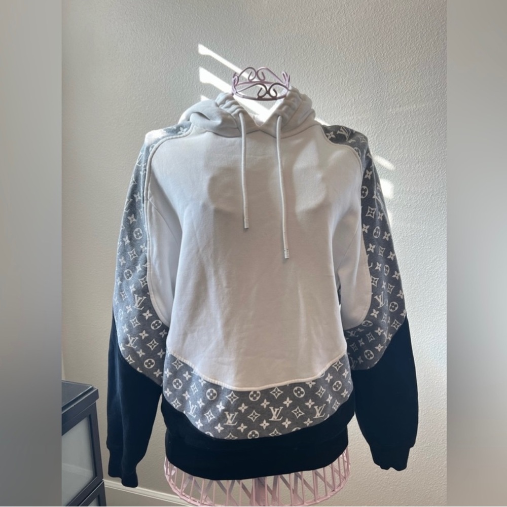 Louis Vuitton Mens Circle Cut Monogram Hoodie Size Small White Black Pullover
